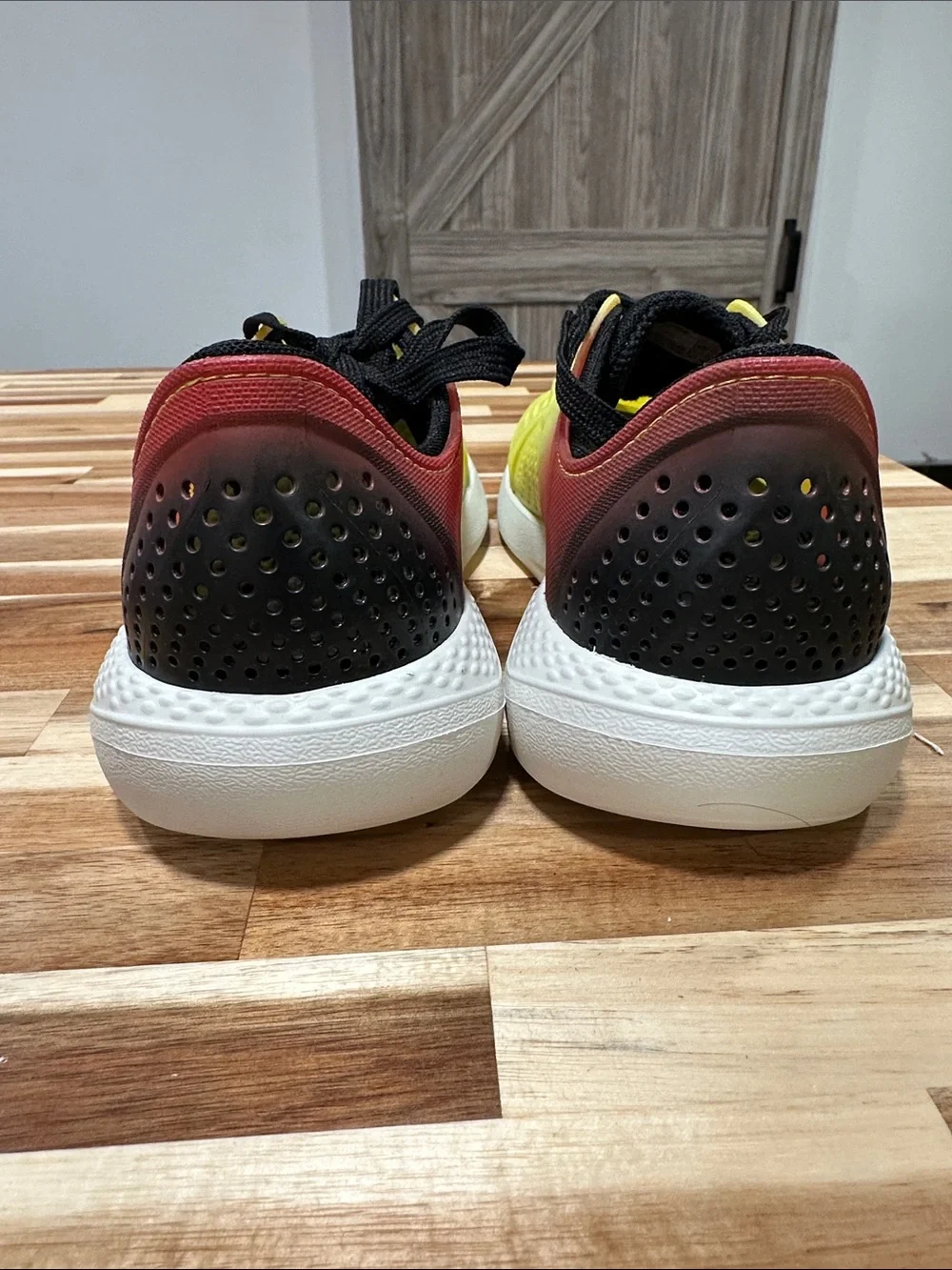 CROCS Men's Gradient Yellow to Red LiteRide Sneakers with Black Laces 474